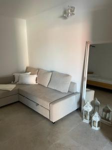 a living room with a couch in a room at Apartment daal Seline in Seline +11 photos