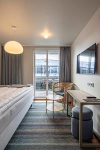 a hotel room with a bed and a table at Gullmarsstrand Hotell & Konferens in Fiskebäckskil +67 photos