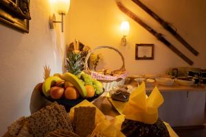 a table with a bowl of fruit and a basket of bread at Gästehaus Heiß in Lenggries