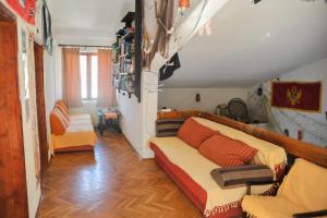 a living room with a couch and two chairs at Pirate Backpackers in Ulcinj
