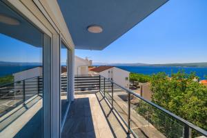 a balcony of a house with a view of the water at Schmidt veliki in Dramalj