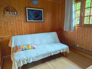a room with a bench in a wooden wall at La maison bleue in Saint-André-dʼHébertot