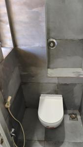 a small bathroom with a toilet and a shower at Villa Victor in Pondicherry