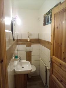 a small bathroom with a sink and a toilet at Monteurzimmer Ehmen in Wolfsburg