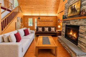 a living room with a couch and a fireplace at Pine Acres by NW Comfy Cabins in Leavenworth +49 photos