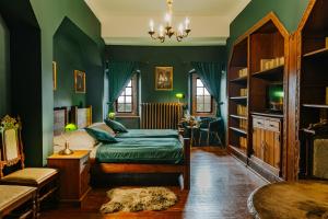 a bedroom with green walls and a bed and a couch at Zamek Czocha in Leśna +217 photos