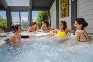 Hostia v ubytovaní Villa Hotel Valle Del Marta Resort