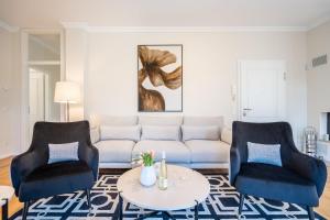 a living room with a couch and two chairs at Villa Lebensart - App 7 Lebensart in Ahlbeck