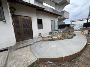 a building with a circular driveway in front of it at AppleHouse高瀬駅 in Mitoyo