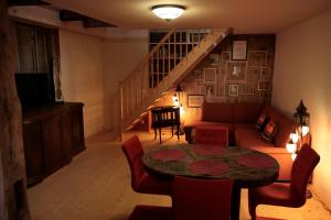 a living room with a table and a couch at Kristallhaus anno 1438 in Quedlinburg