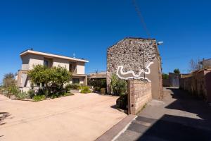 a wall with graffiti on it next to a house at Suni Rural Relax in Suni