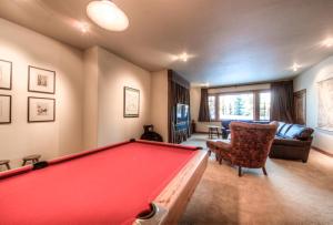 Big Sky Mountain VillageにあるCowboy Heaven Luxury Suites - Unit 2Bのギャラリーの写真