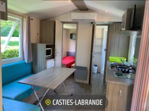 Gallery image of Camping 3 étoiles - Piscine - eehgef in Casties-Labrande