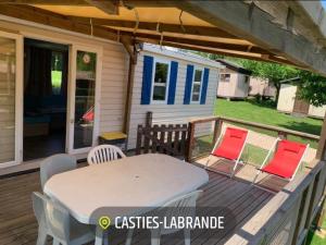 Gallery image of Camping 3 étoiles - Piscine - eehgef in Casties-Labrande