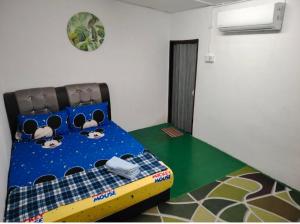 a bed in a room with a lego bed at Homestay Bakti in Bandar  Pusat Jengka