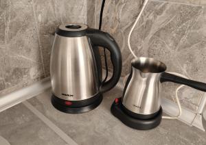a tea pot and kettle sitting on a counter at Jakov's apartment in Bitola