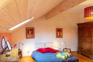 a bedroom with a bed and a wooden ceiling at Chez mamiethé in Ispagnac