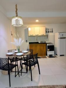 a kitchen and dining room with a table and chairs at Apto Beira Mar - Enseadas dos Corais in Cabo de Santo Agostinho