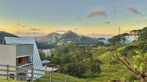 a house on a hill with a view of the mountains at Terra Alta Chalé in Gonçalves