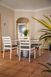 a dining room with a table and two chairs at Giramar Apartamentos Turisticos in Lagos