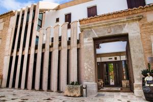 a building with columns in front of it at Hotel Rural Doña Berenguela in Bolaños de Calatrava