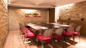 a dining room with tables and red chairs at Hôtel De Venise in Paris +45 photos