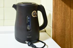 a black tea kettle sitting on top of a counter at ブルク井尻 Brug ijiri in Itazuke