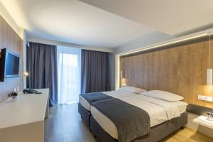 Postel nebo postele na pokoji v ubytování M Hotel