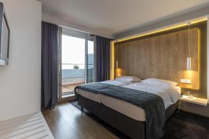 Postel nebo postele na pokoji v ubytování M Hotel