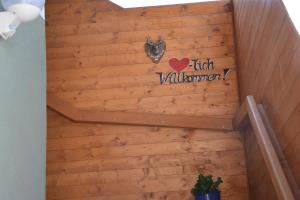 Certifikát, hodnocení, plakát nebo jiný dokument vystavený v ubytování Haus Santorum