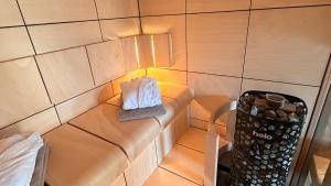a small room with a couch with a bag on it at Boutique Hotel K7 in Bad Nauheim