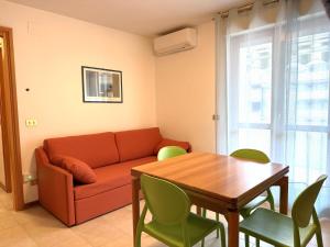 a living room with a couch and a table at Appartamenti Rosanna in Grado