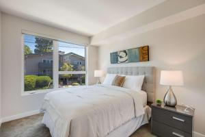 a bedroom with a large bed and a window at Realm in Menlo Park
