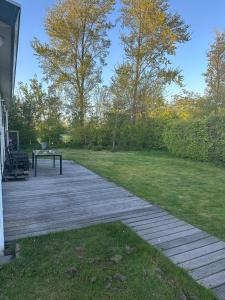 a patio with a picnic table and a lawn at Prachtig chalet in Koudum