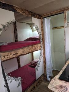a couple of bunk beds in a room at La Maison de Hobbit in Lafarre