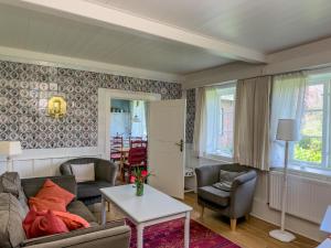 a living room with a couch and chairs and a table at Mühlenhof, Keitum auf Sylt in Sylt