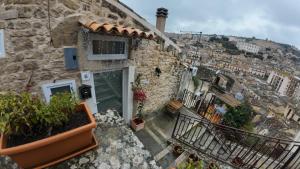 a stone house with plants on the side of it at Casa ArTè in Modica