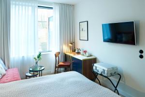 TV a/nebo společenská místnost v ubytování Five Rooms