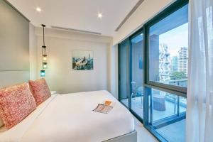 a bedroom with a bed and a large window at Oakwood Studios Singapore in Singapore +45 photos
