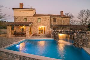 a house with a swimming pool in front of a house at Villa Garica in Garica