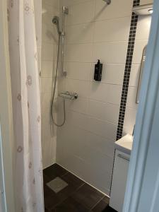 a bathroom with a shower with a shower curtain at Lindum Hotell in Suldalsosen