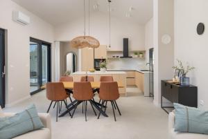 a kitchen and living room with a table and chairs at Villa Modrić by IstriaLux in Trviž