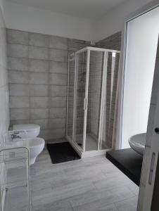 a bathroom with a shower and a toilet and a sink at Oltre le mura in Cittadella