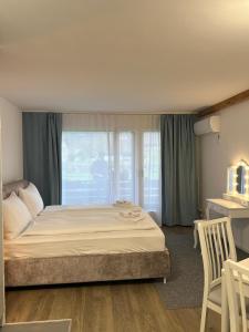 a bedroom with a large bed and a window at Rawda Ferien Wohnung 2 in Interlaken