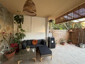 a living room with a couch and some plants at Ónice de Riviera 2 in Mijas Costa