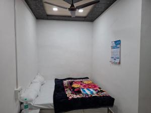 a bed in a room with a ceiling at Shivansh Homestay in Mathura