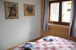 a bedroom with a bed and a window at Edelweiss B31 in Morgins