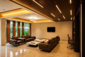 Televisor o centre d'entreteniment de Alba Regency Guruvayur