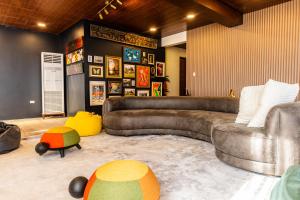 a living room with a couch and a table at Uno Maya by Araw Residences in Nasugbu