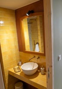 a bathroom with a bowl sink and a mirror at Orchard in Athens